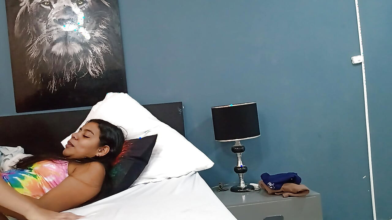 S přítelkyní si dělám nůžky, dokud nedosáhnu orgasmu