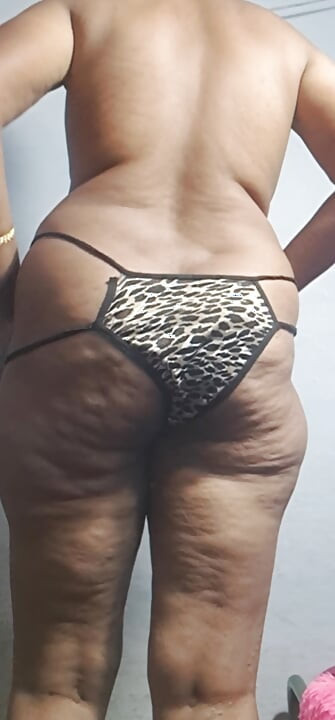 Jag visar mitt fittahål i videosamtal
