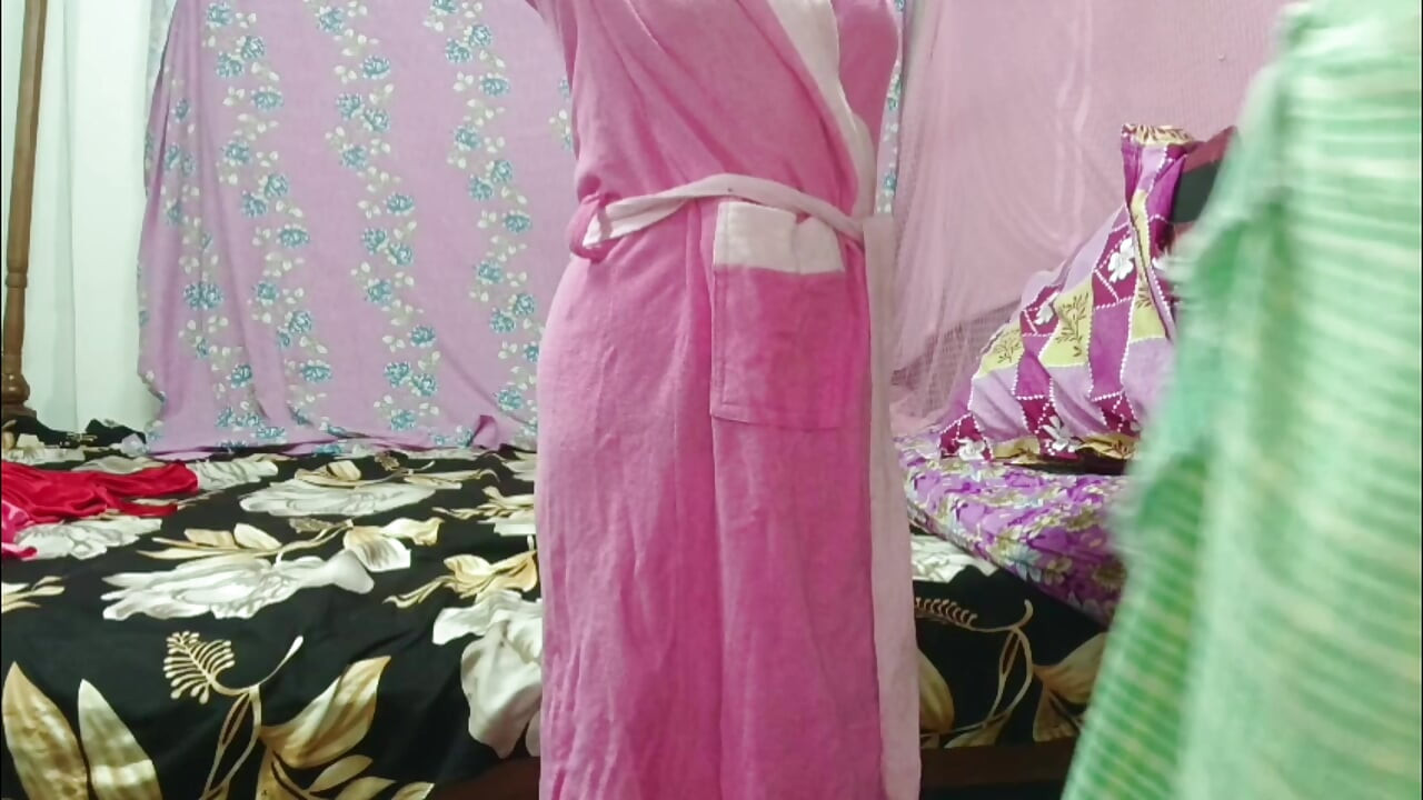 Desi Bhabhi giving blowjob throat style and ended in cum shot inside the pink tight pussy Homemade