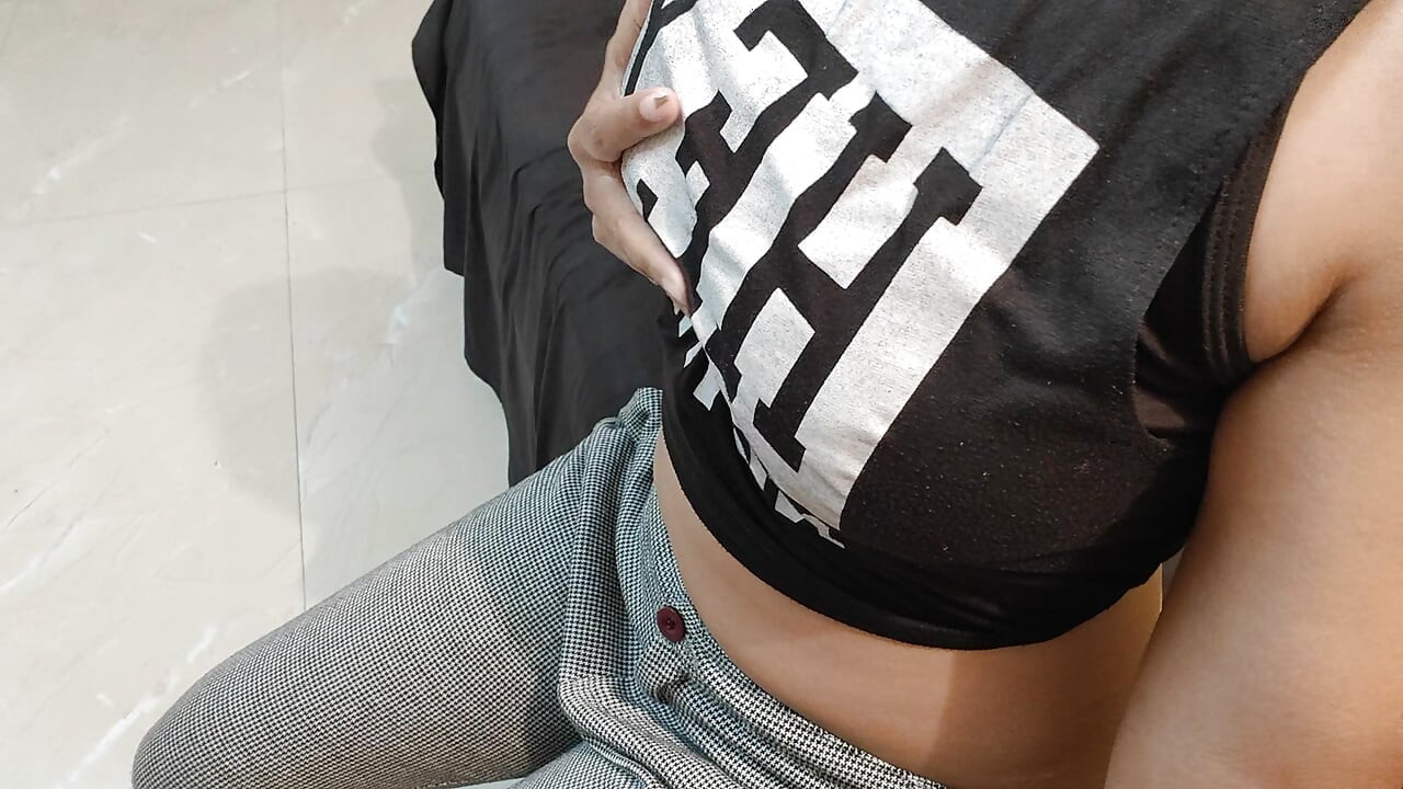 Asyalı kız sikilmek için çaresiz