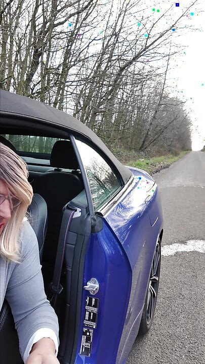 Sexy Crossdresser kellycd2022 out for an afternoon drive in pantyhose and heels