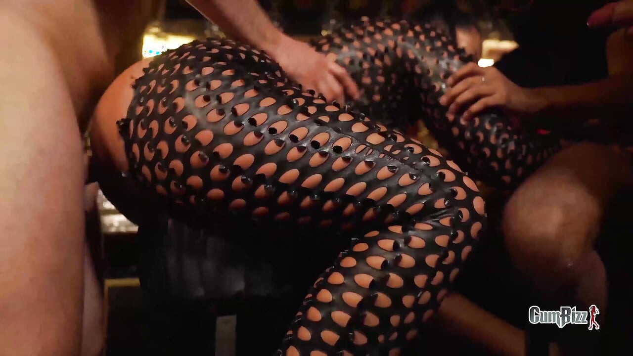 할로윈에 갱뱅 당하고 질싸 당하는 육덕 밀프