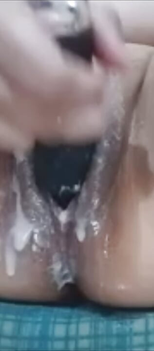 Esposa com vibrador em casa