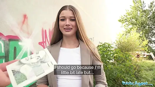 Cewek imut ini ngentot gara-gara aku crot terlalu dini - public agent