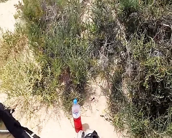 la belle LIsa se fait prendre sur la plage par un voyeur