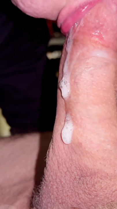 不要停止吸吮！高潮后的精液滴落口交！ | 短片 1