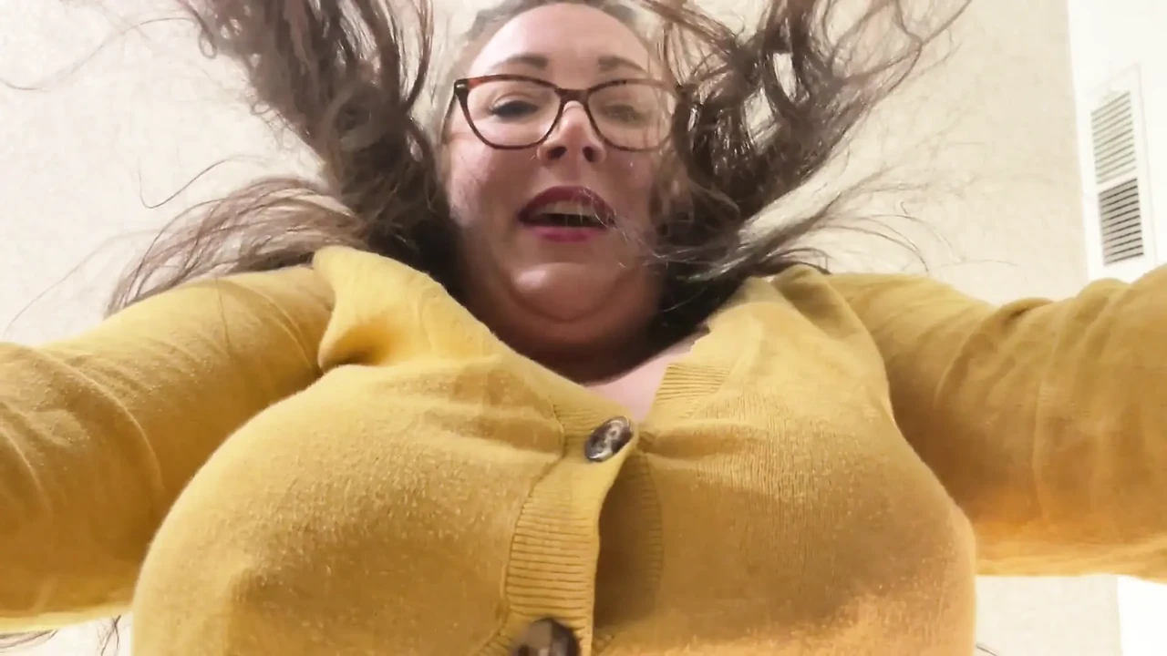Giantess keeps you for 5 days