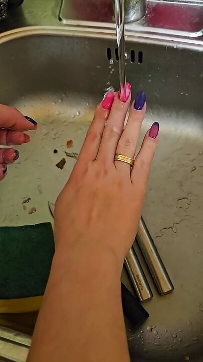 The New Emma's Cooking Show. S1e1: Garlic Breads and Naked Tits.