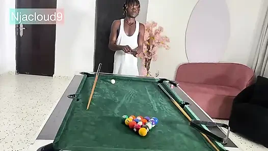 Sie beendet sich fast von mir, da sie ihrem falschen valentinsgeschenk gegeben hat