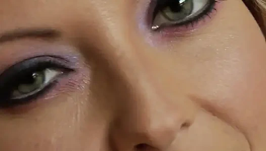 Geile blonde schlampe, vibrator solo fickt enge feuchte muschi mit spielzeug necken