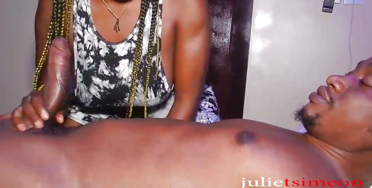 Julietsimeon, a menina massagem esguichando