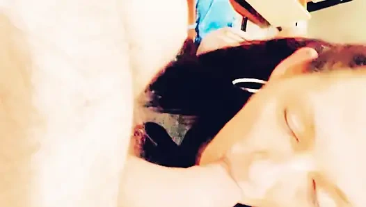 O götünü alkışla kız