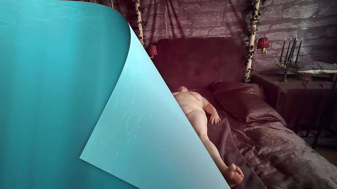 Parte 4: - puta cachonda se ducha y prepara a Domina Satana para sus sesiones con una prueba de orgasmo