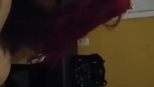 Mollige MILF lutscht einen fetten schwanz und sabbert überall