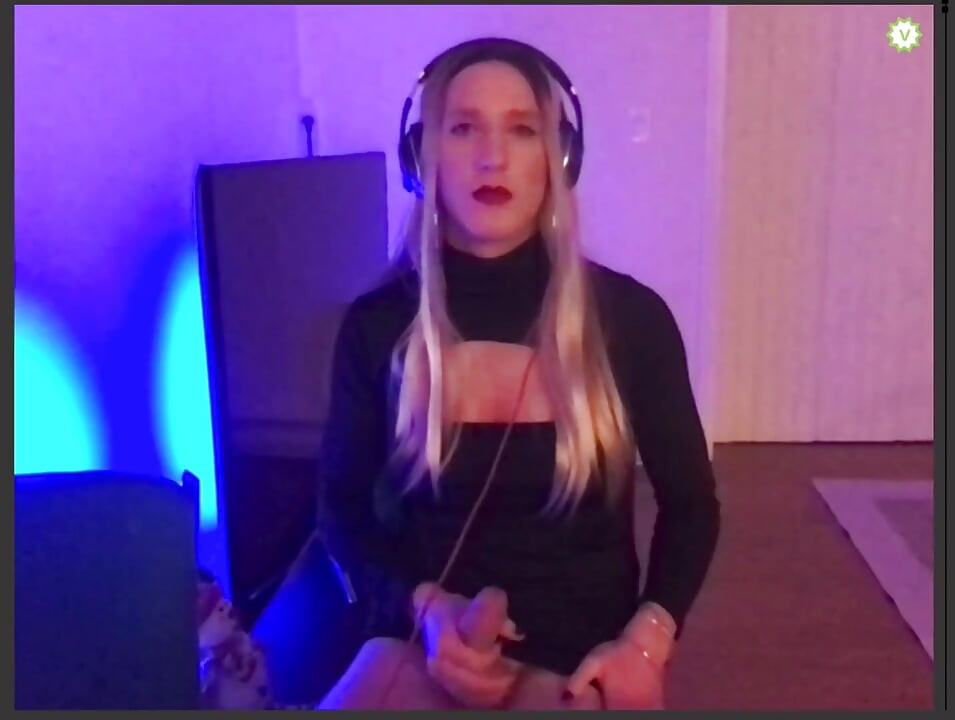Super seksi sissy solo drkanje na kameri