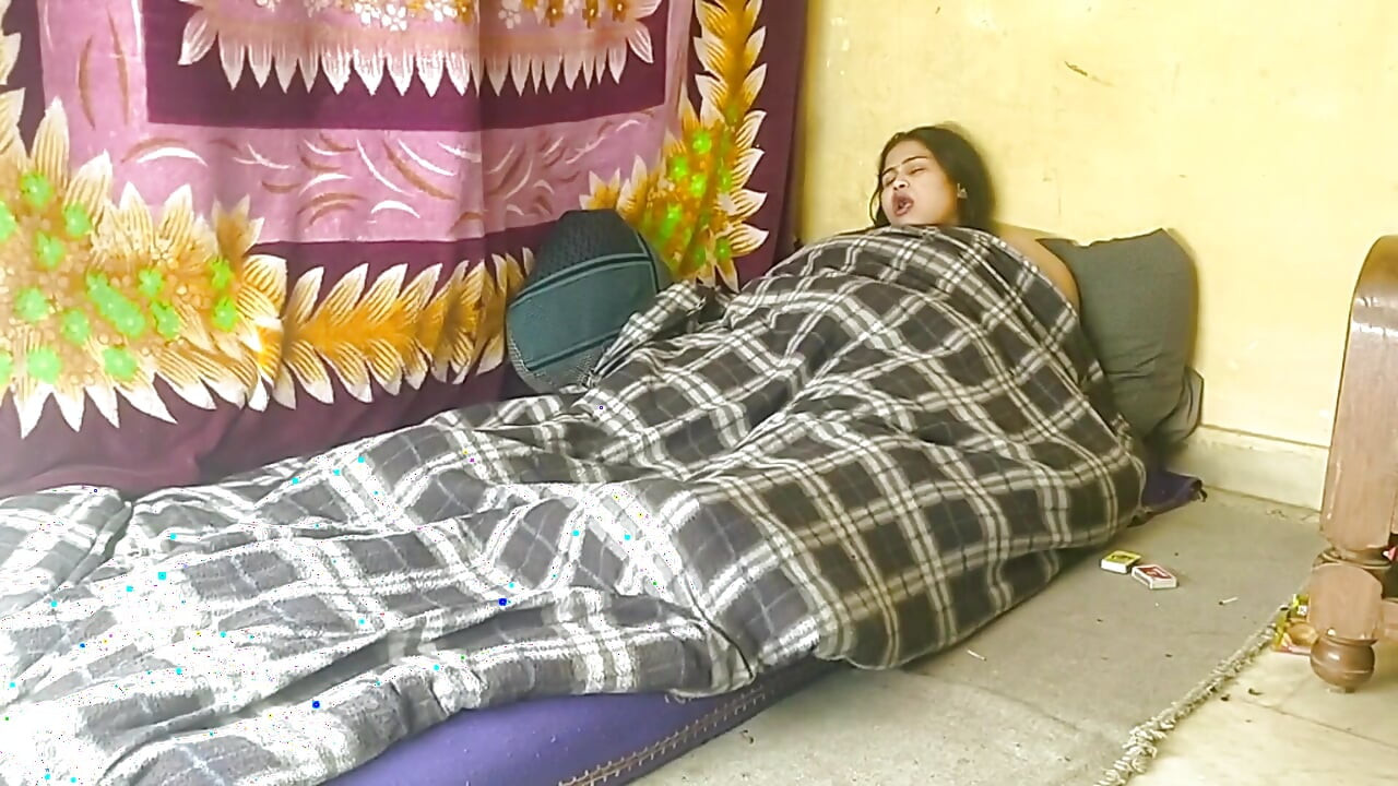 Madrasta indiana com tesão gritando de prazer enquanto enteado a fode