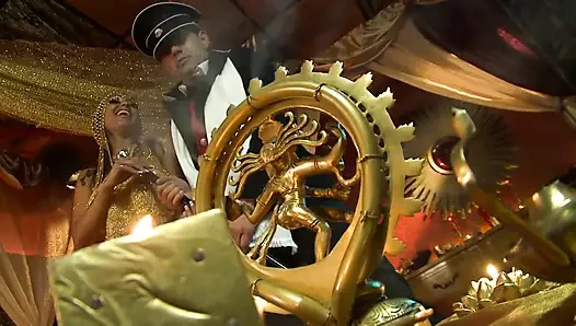 Cewek latina cleopatra dientot sama kontol besar