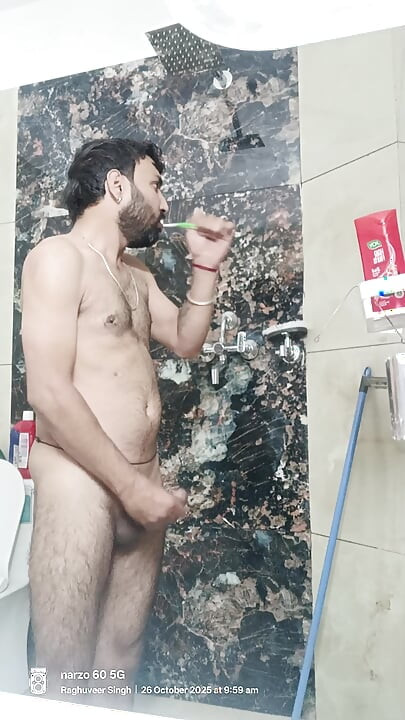 Az indiai desi férfi élvezi a szexet