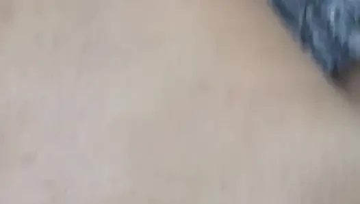 Havuz başında büyük götlü Hintli hintli piliç şanslı adamın hintli amcığını sikiyor