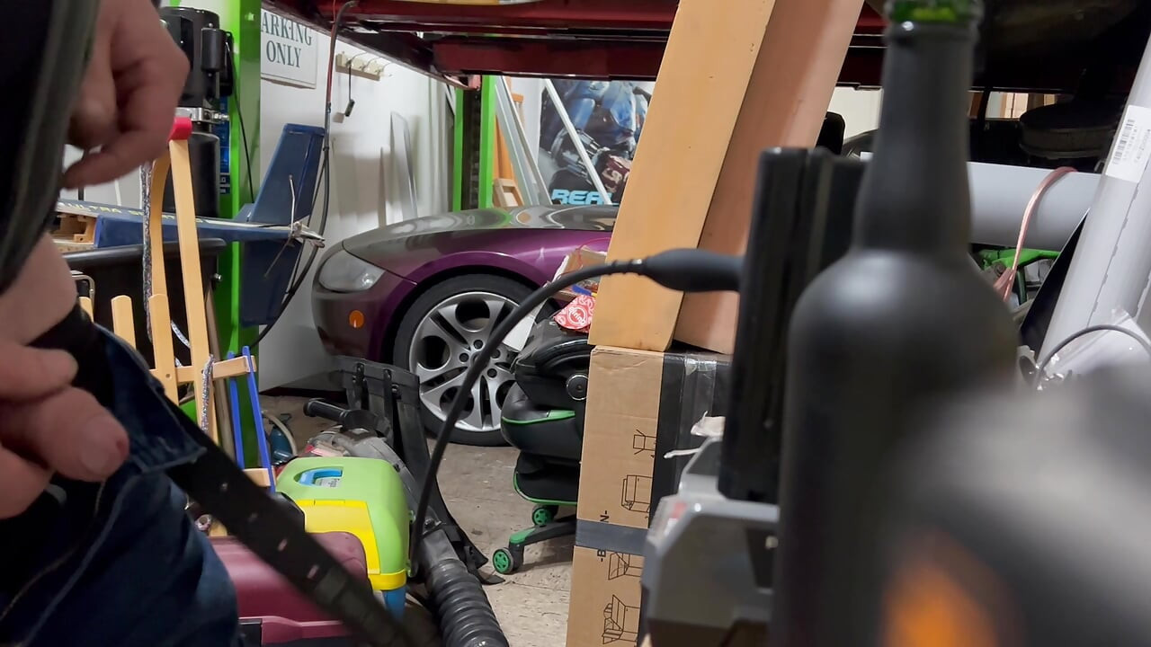 Ekstremna masturbacija uretrenog zvuka od 30 cm u garaži