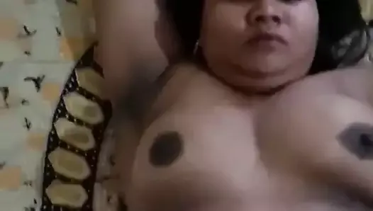 Sexy chubby Desi Randi lying nude on bed before sex