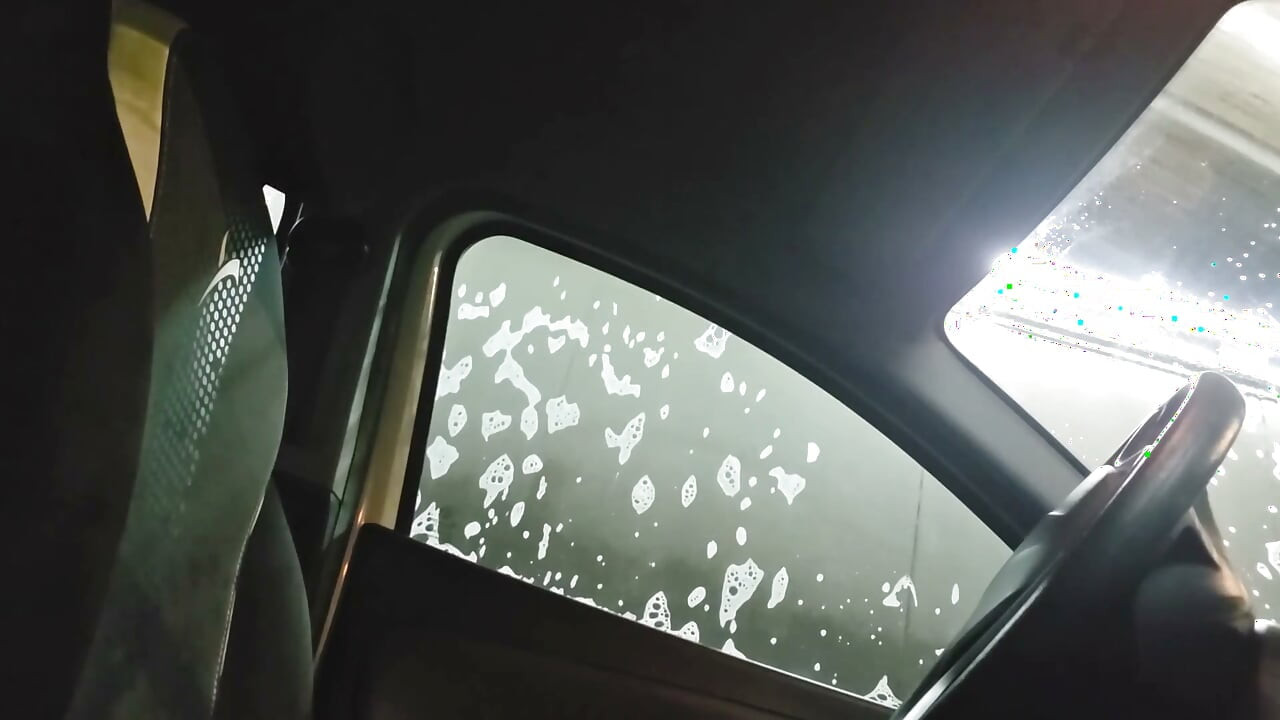Sâmbătă Seara Spălătorie Auto: Suds, Aspirare Profundă & În Aer Liber Vibes De Noapte