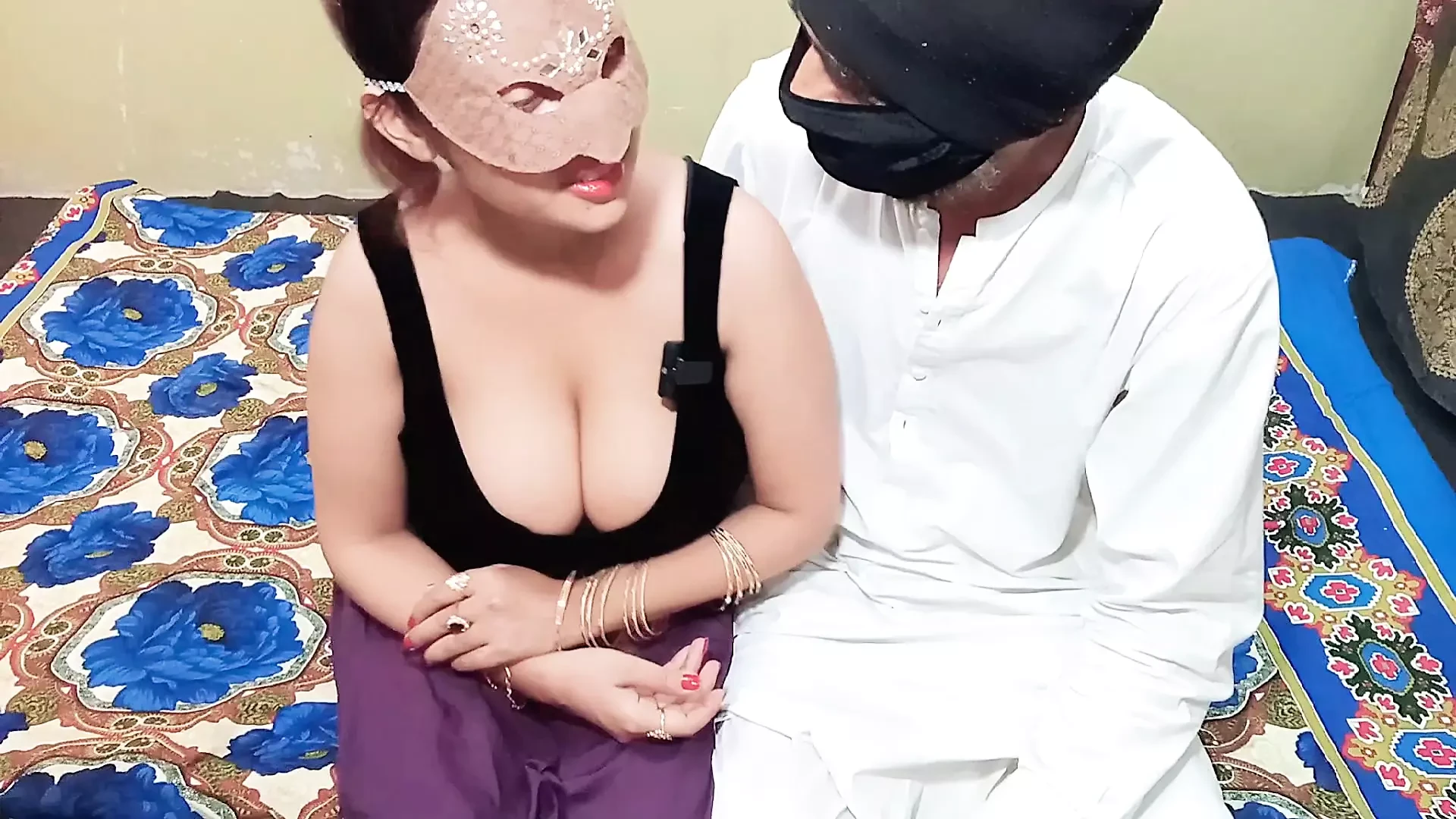 印度热辣女仆被她的老板印度德西口交硬性交