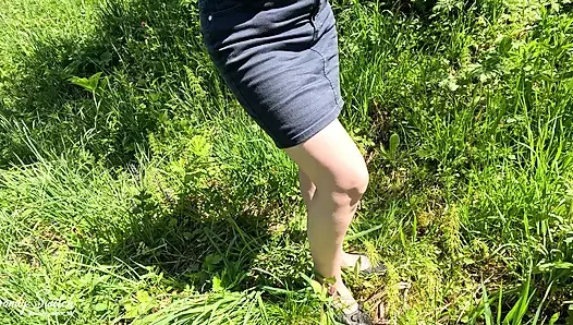 Outdoor amateur pov video: MILF with big natural tits gives blowjob