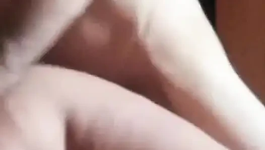Трахаю горячую жену-брюнетку у окна отеля, чтобы все могли видеть