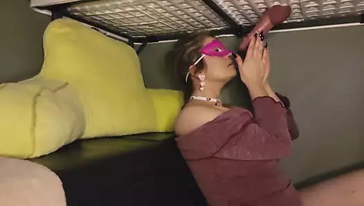 Thursday cock - cewek ini nyepong kontol besar sampai crot di dalam glorytable-nya