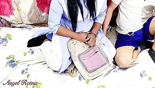 Hintli seksi kız 2 adam tarafından sikiliyor üçlü grup seks