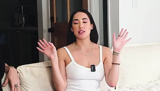 Красивая латинская порнозвезда Chloe Amour тверкает на Tom Games, подкаст