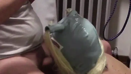 MILF с светлыми хвостиками принимает член и сперму в рот