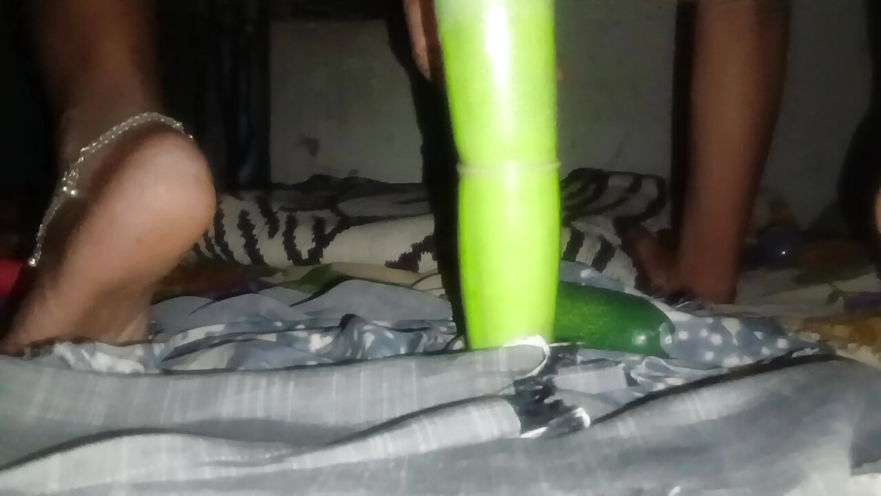 Bhabhi ko bahut maja aaya looki se pura lokki chut me dal diya
