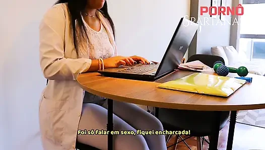 Fizyoterapist farklı bir şekilde ayağa kaldırılıyor