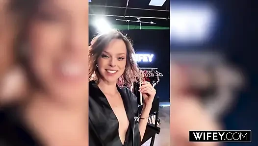 Istri seksi serenity cox dicrot di dalam banyak banget di seks threesome