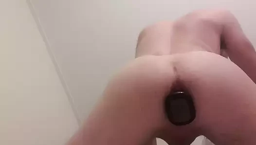 Büyük popomu dışarı iterek