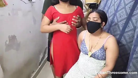 Echter indischer dreier mit desi-MILF und süßem 18-jährigem teenager