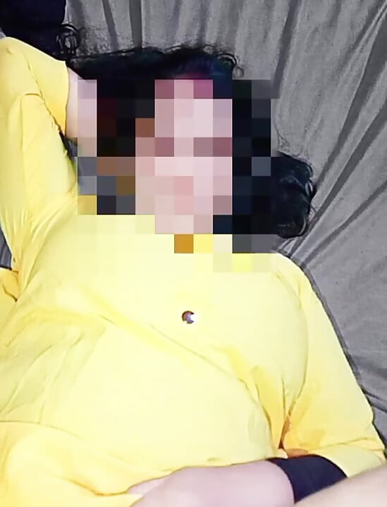 Very sexy aunty was seen rolling her eyes to leave me, pointing at me and asking me to move my penis.