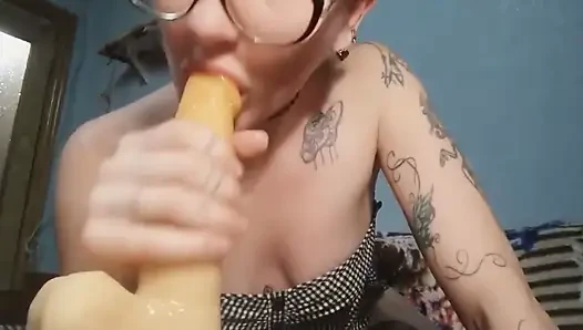 Tante seksi bertubuh kurus lagi ngidam kontol besarmu