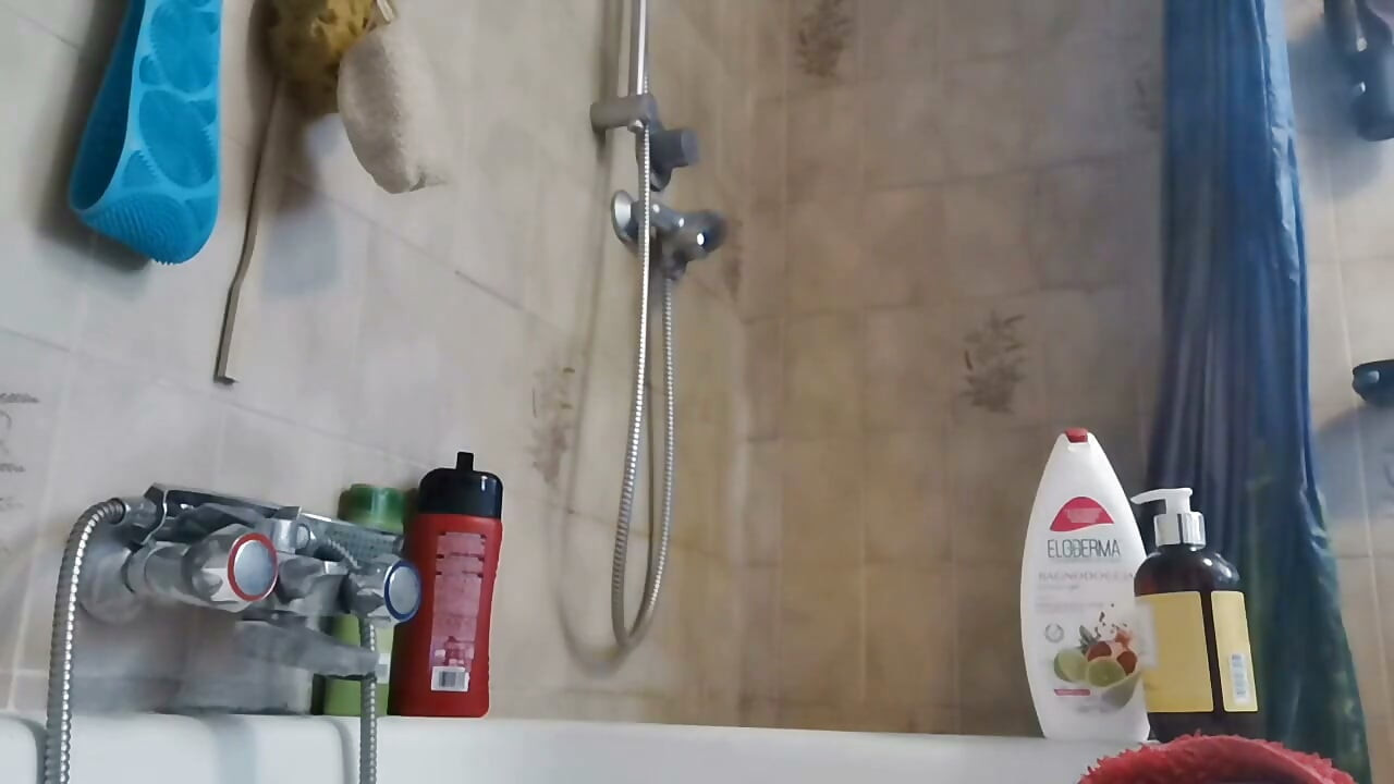 Chuveiro ritual de água quente, lather &glistening skin pee e peidos