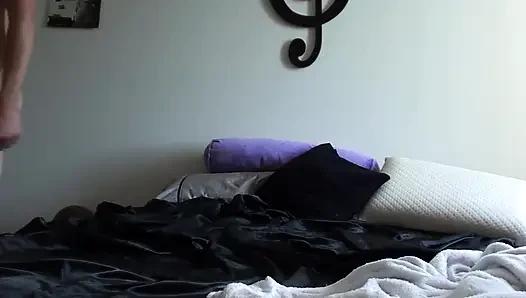 Aku jilat memekku dengan sensual sampai aku crot di dalam memekku!