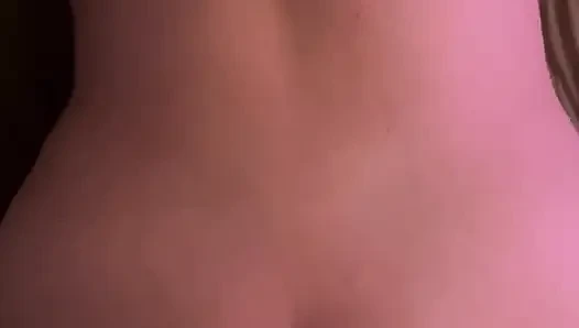 Необрезанный член становится жестким и продолжает трахаться после кончания, чтобы кончить больше!