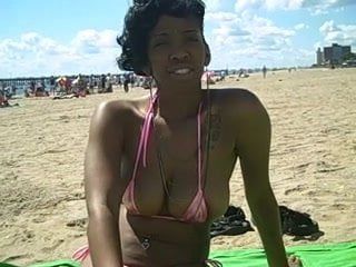 Nowy model jazzy na plaży z małym bikini! : d