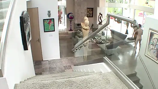 Красивая тинка в поисках большого члена