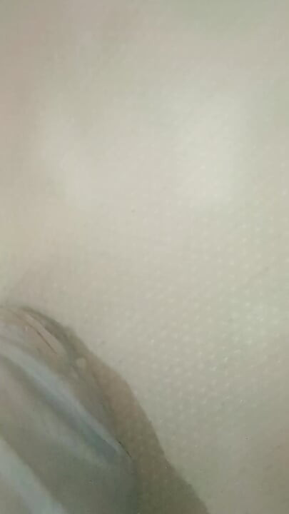 Seksi üvey kız kardeş queen4desi yağlı masaj sikişiyor 69