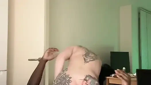 Ngentot kontol raksasa pria kulit hitam di tengah malam