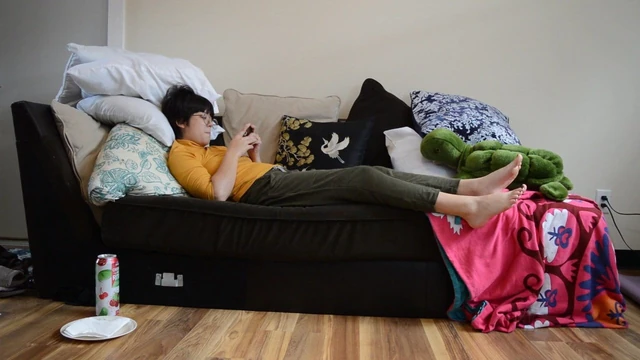 TSM - Dylan Rose poses her adorable Asian feet
