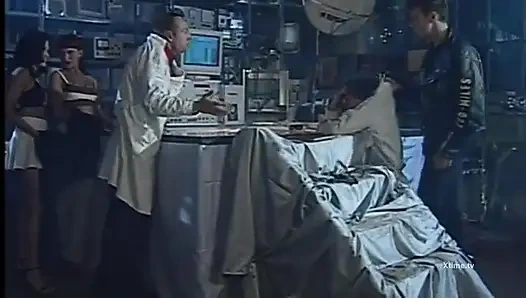 Gara-gara nggak cukup muasin lubang pantatku pakai dildo, tiba-tiba muncul lidah yang berpengalaman untuk dijilat!