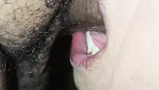 Она отсосала его пенис, не вынимая его из глотки, остановившись только тогда, когда он был полностью мягким.